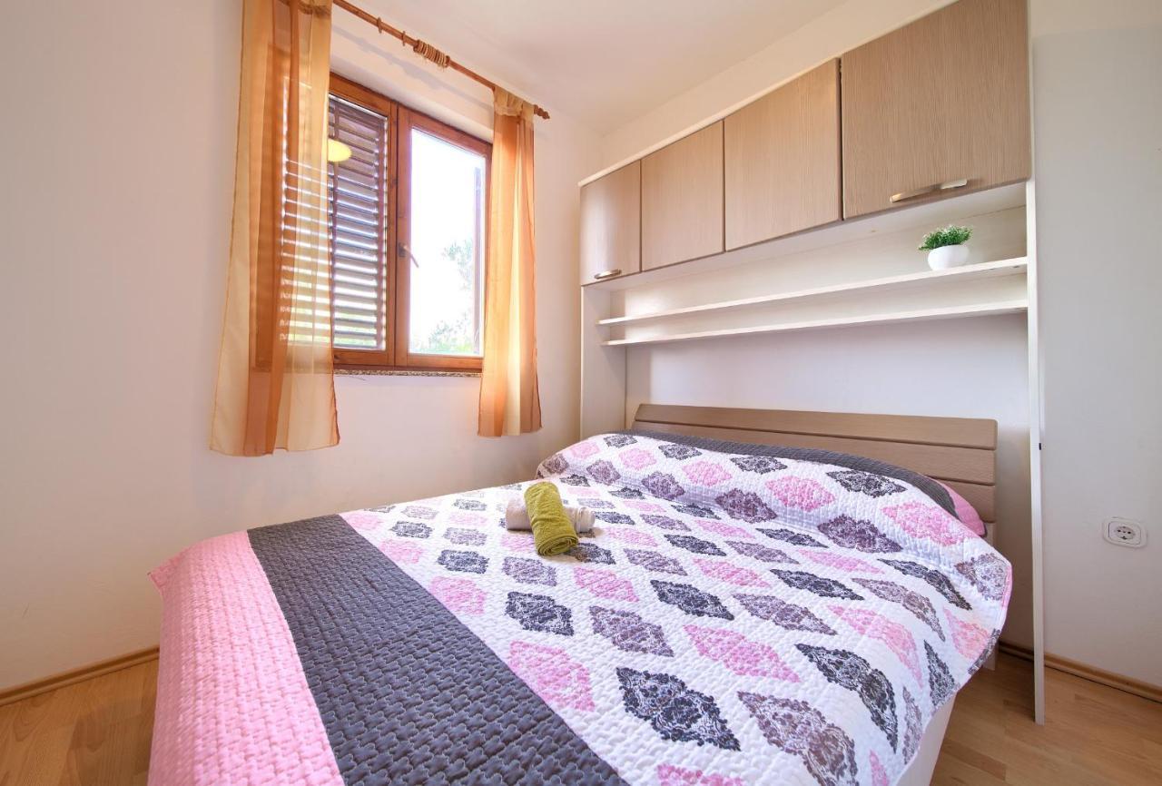 Rasopasno Apartment With Terrace And Private Parking Exterior photo