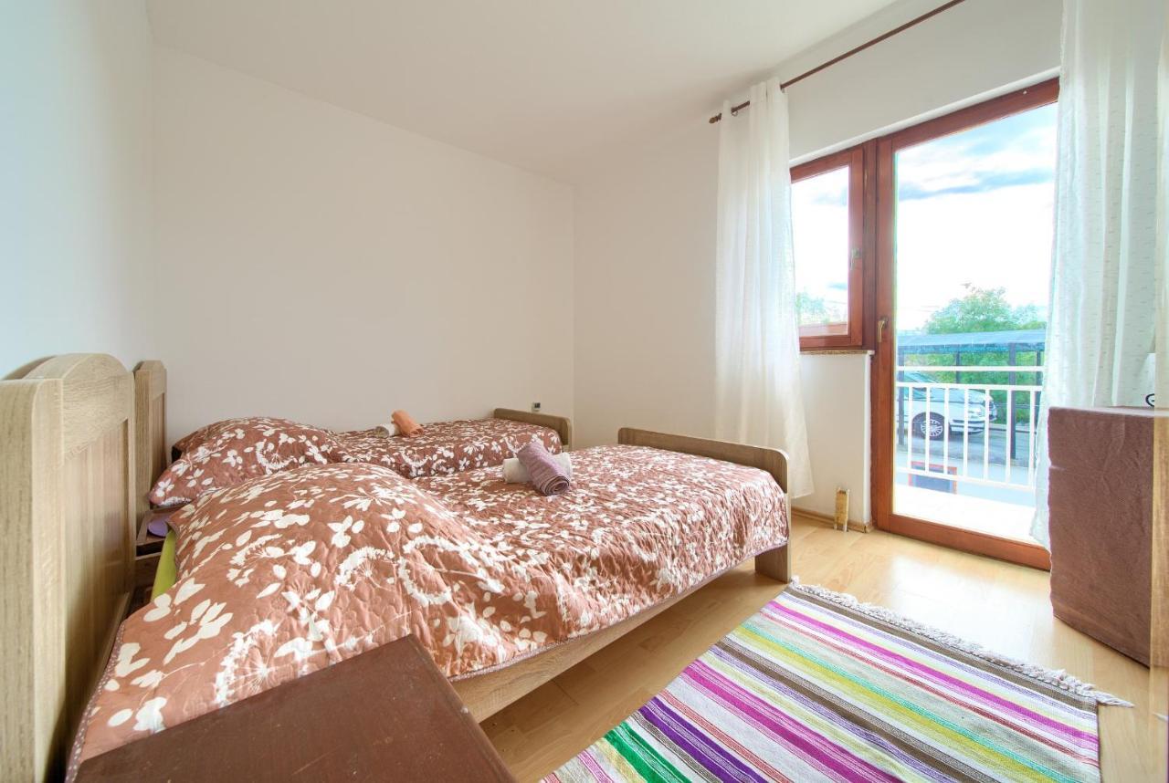 Rasopasno Apartment With Terrace And Private Parking Exterior photo